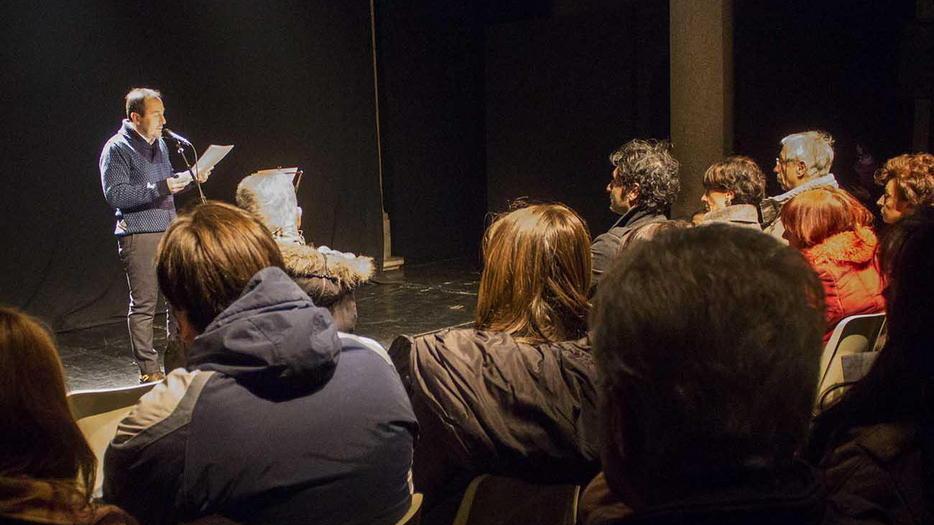 Danti riempie il teatro tra politica e cultura
