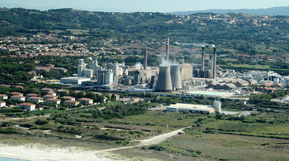 Paura per una nube di gas dall’odore acre 