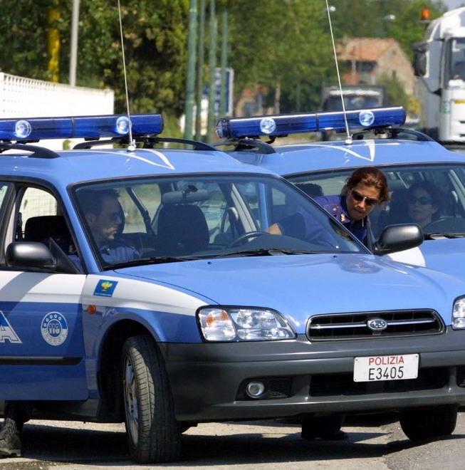 Guida per 10 anni con la patente falsa intestata a un altro