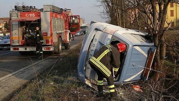 A fuoco l’auto della polizia