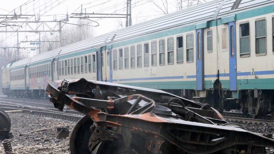 Scontro fra treni, il pm indaga per disastro ferroviario