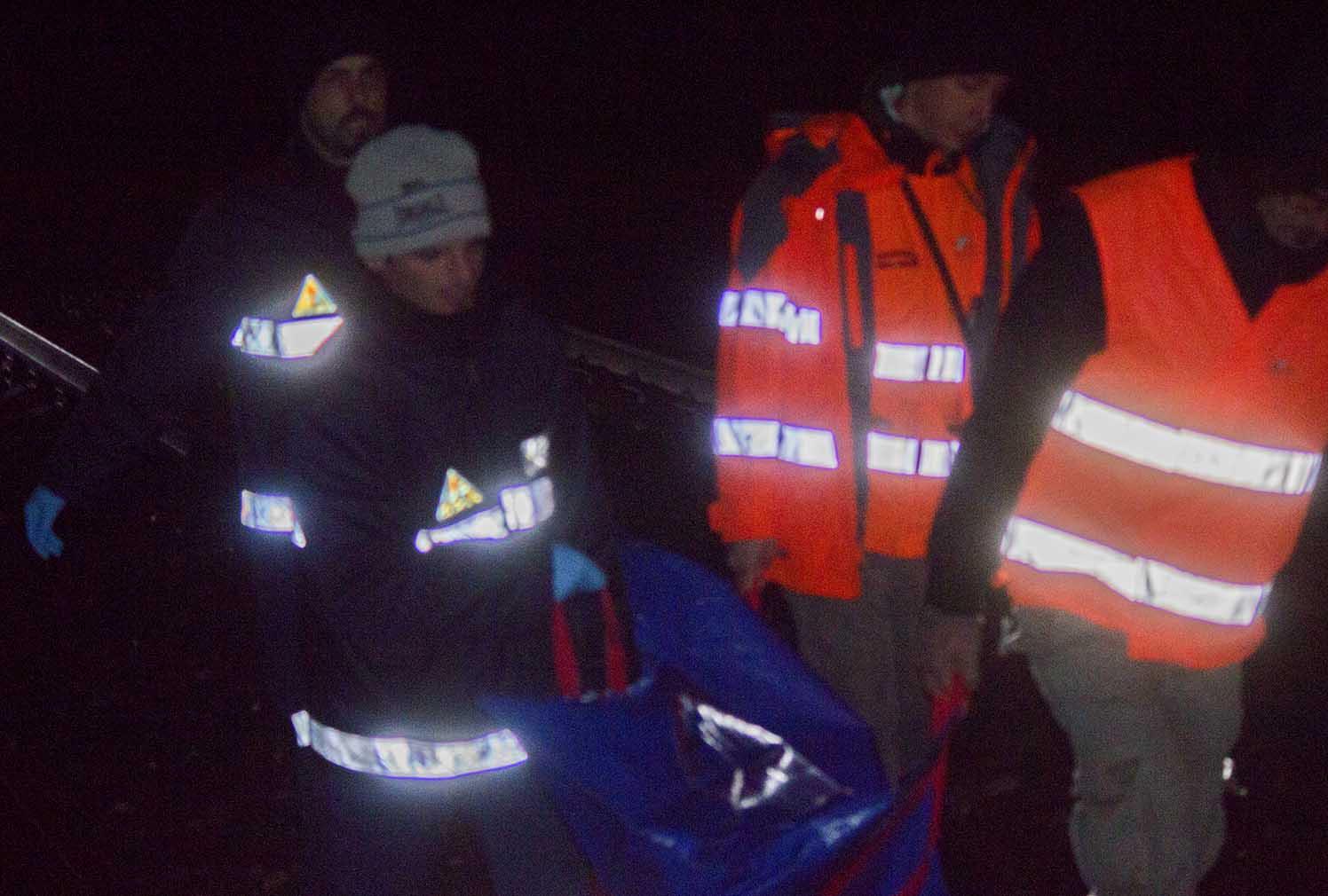 Il recupero della salma del marocchino travolto dal treno