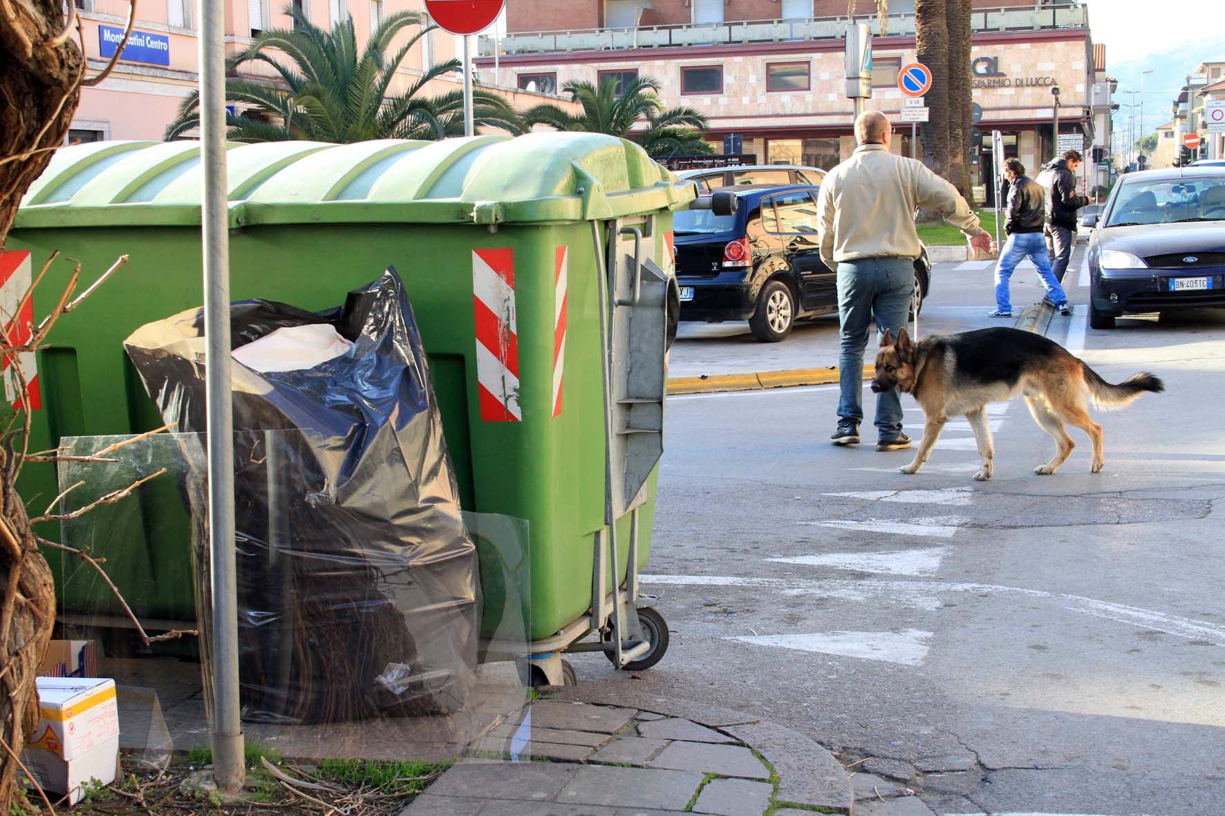 Raccolta rifiuti a Montecatini: «Basta con le proroghe del contratto»