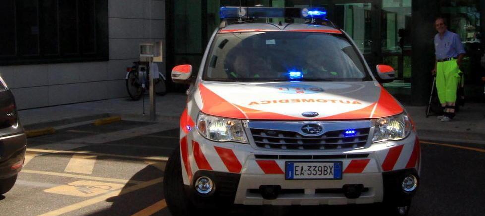Scontro frontale tra automobili, due i feriti