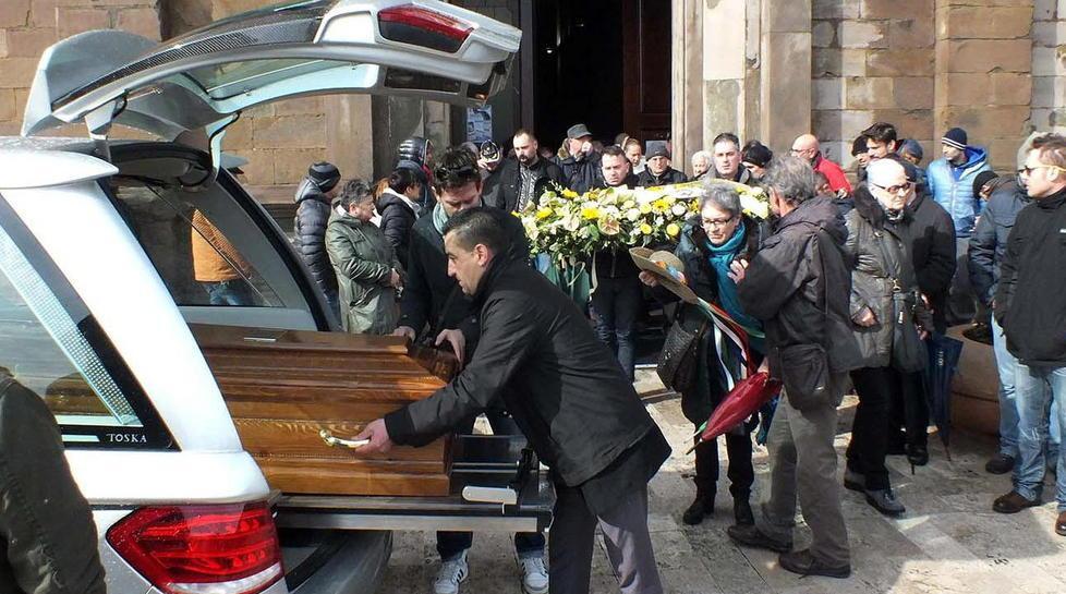 Addio commosso a Francesca Gli amici fanno una colletta