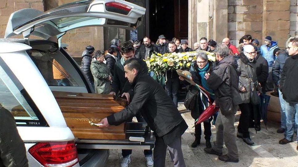 Addio commosso a Francesca Gli amici fanno una colletta