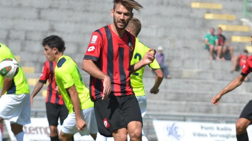Lucchese, attenta al sintetico di Carrara