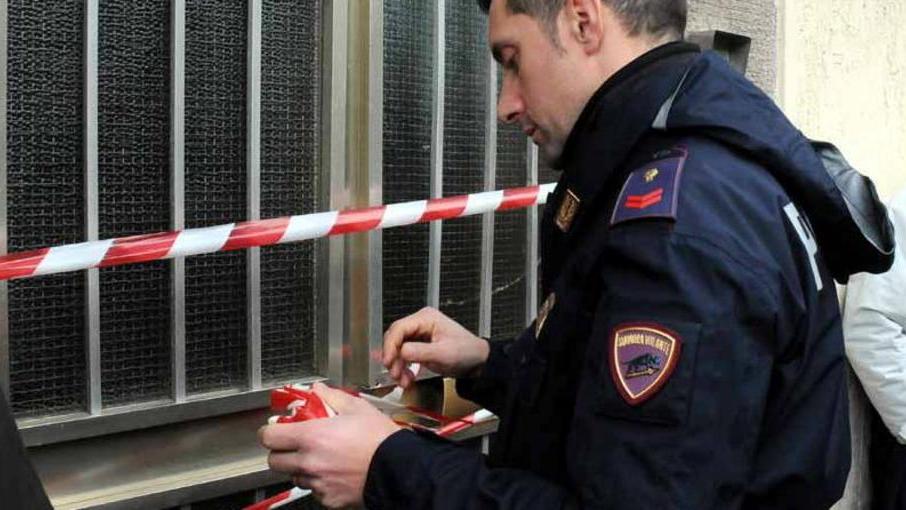 Paura all’alba evacuata palazzina per un incendio