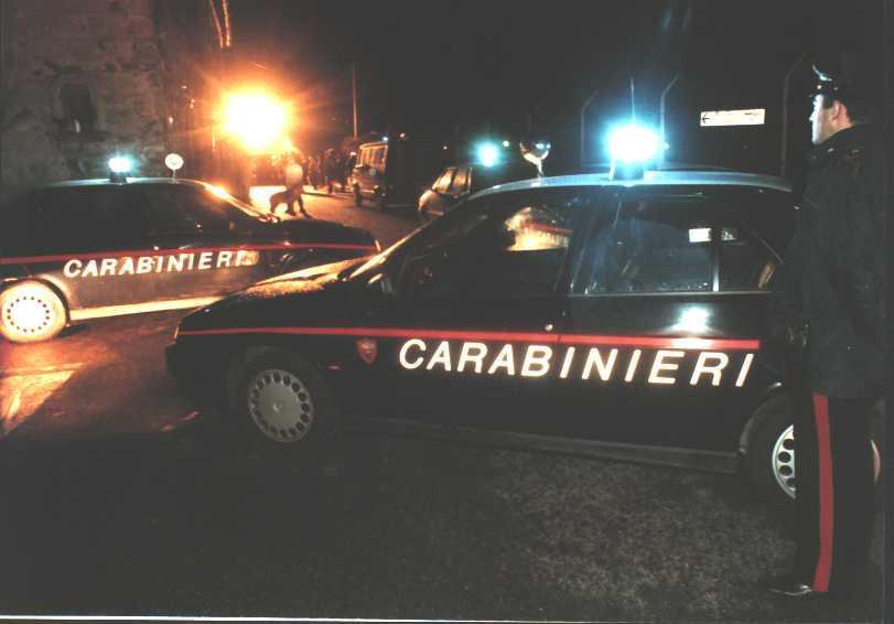Ubriaco tenta di speronare e mandare fuori strada i militari