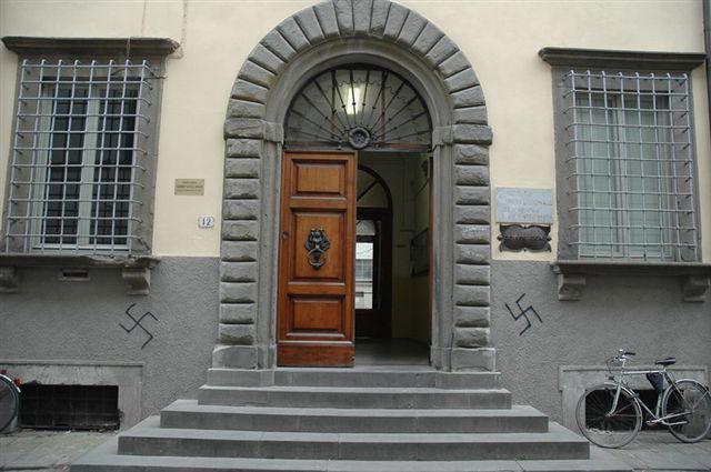 L'entrata dell'istituto Giorgi in via del Giardino Botanico
