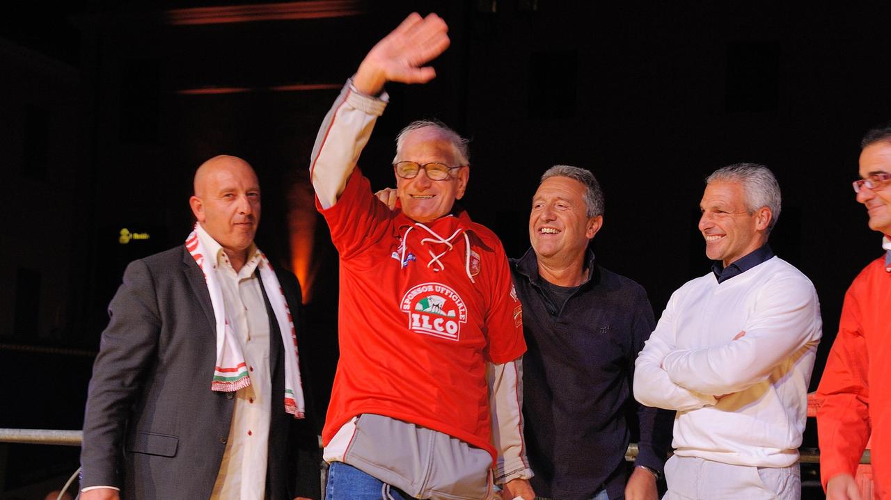 "Lollo" in piazza Dante, festa per il centenario del Grifone (foto Bf)