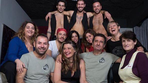 Foto di gruppo per lo staff di "Sempre più grulli"