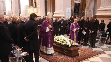 Duomo gremito e tante lacrime per l’addio a Marco Masini