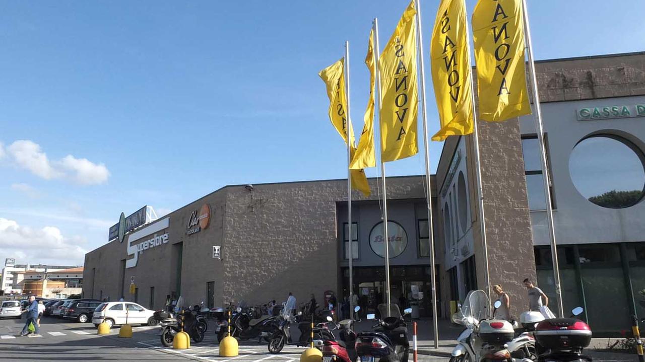 Il parcheggio del centro commerciale di Pisanova