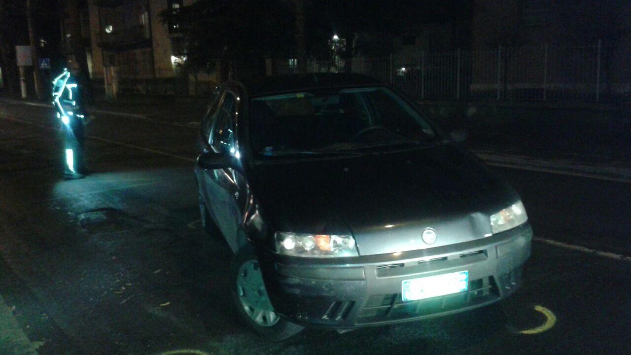 Anziana investita da un'auto all'incrocio