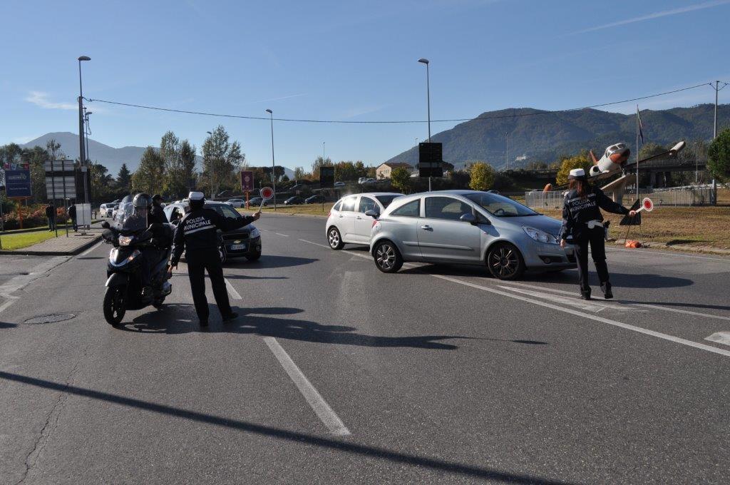 Controlli al traffico della polizia municipale (foto di repertorio)