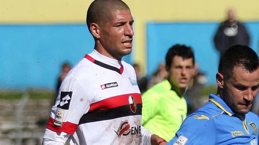 I tifosi fischiano e insultano i calciatori a fine partita