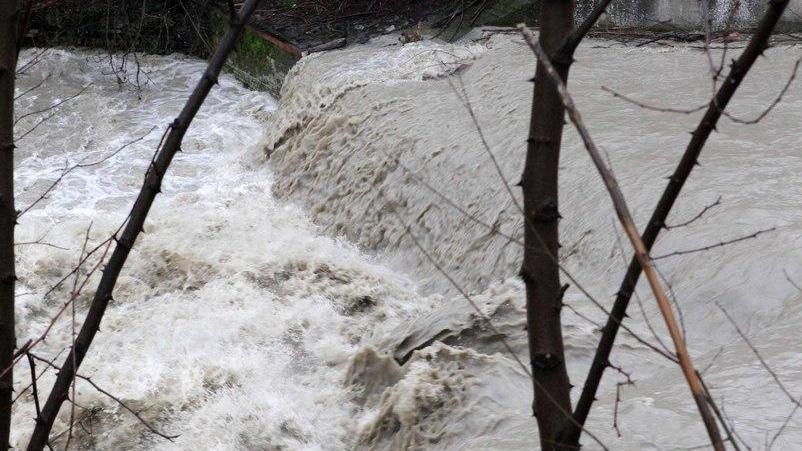 Piogge costanti per 48 ore cresce il livello dei fiumi