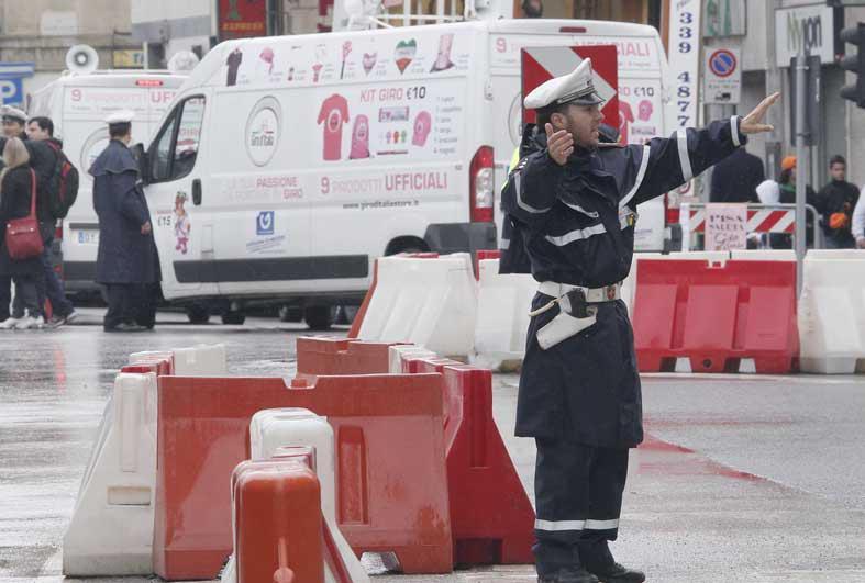 Polizia municipale, oltre cento multe in un solo turno 
