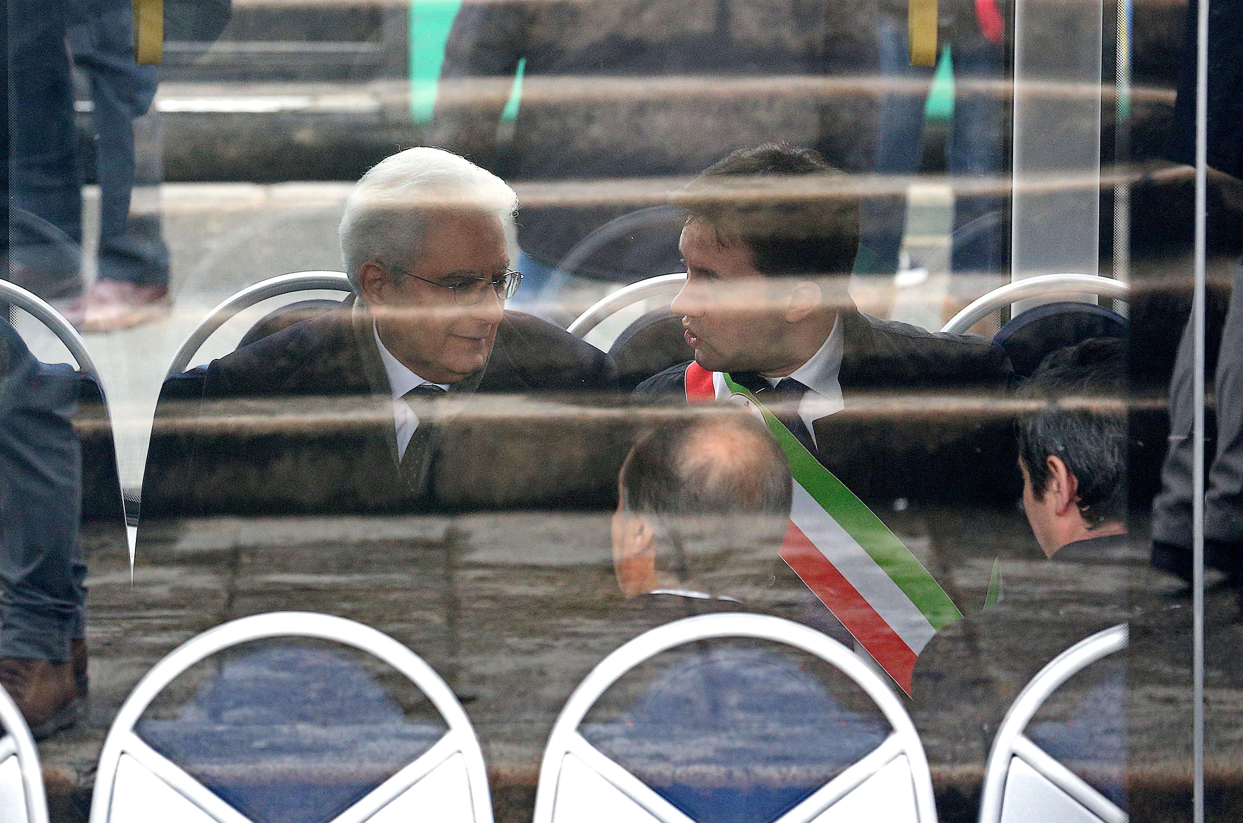 Mattarella sul tram a Firenze