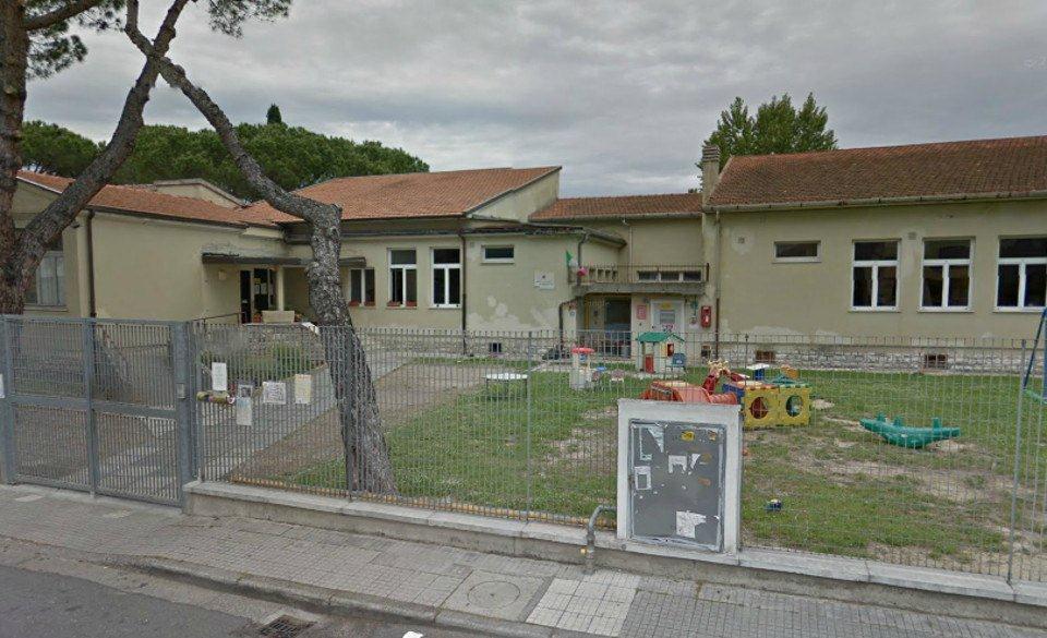La scuola Parmeggiani prima dei lavori eseguiti nel giardino