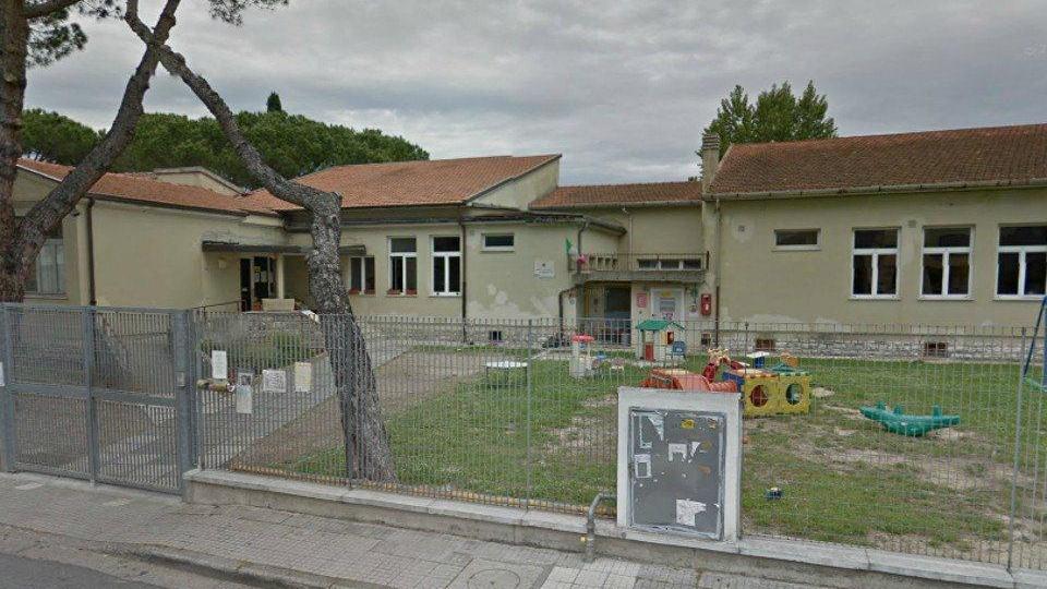 La scuola Parmeggiani prima dei lavori eseguiti nel giardino