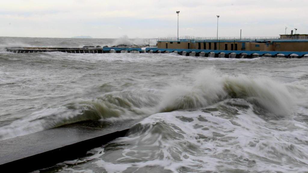 Mareggiate e forte vento in arrivo