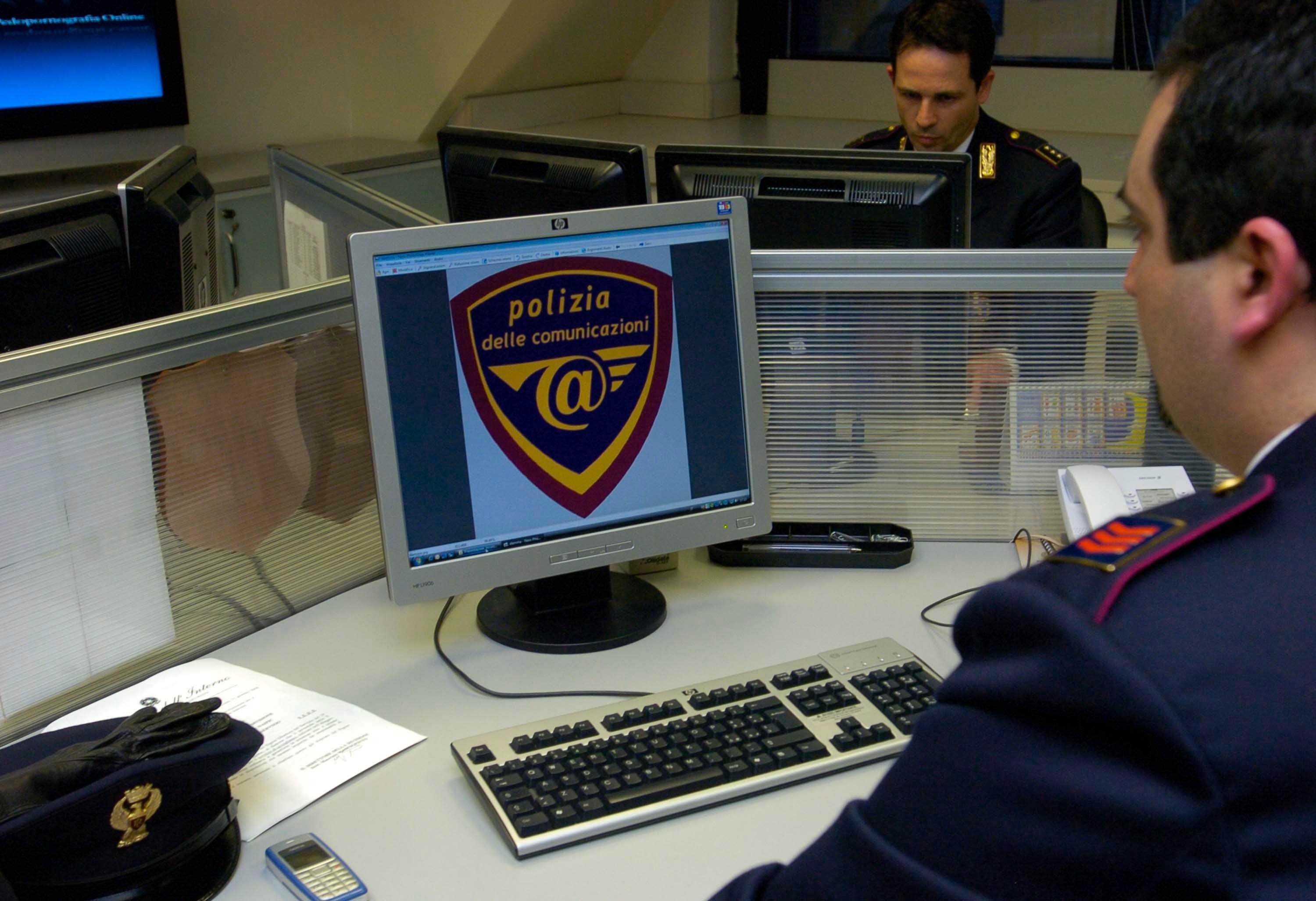 Operatori della polizia postale