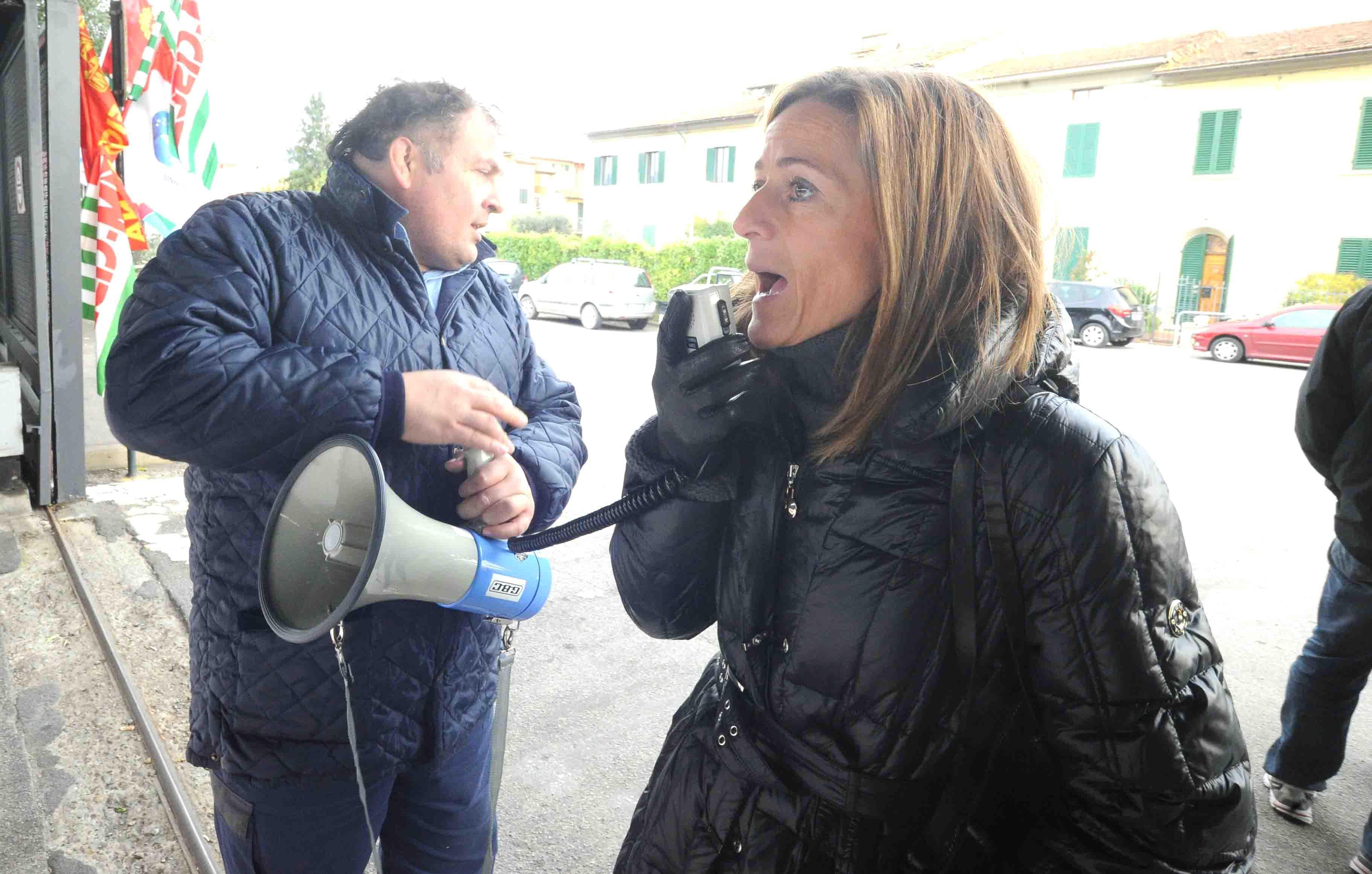 Gessica Beneforti, segretaria provinciale della Cgil, durante una manifestazione alla Breda (foto Gori)