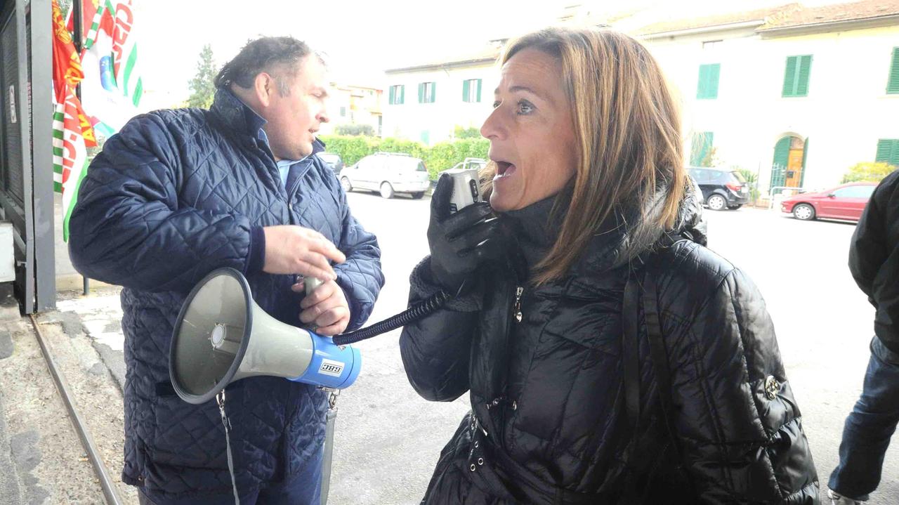 Gessica Beneforti, segretaria provinciale della Cgil, durante una manifestazione alla Breda (foto Gori)