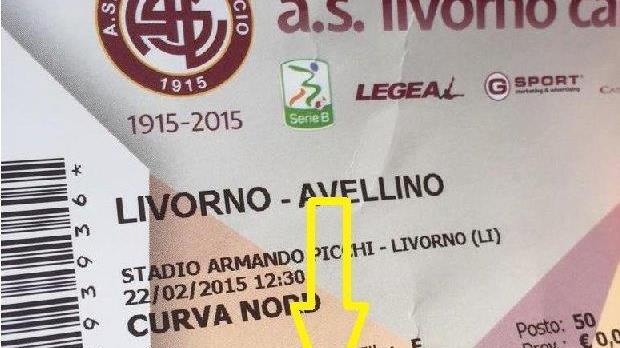 Il biglietto gratuito del sindaco dalla pagina fb La Voce di Livorno