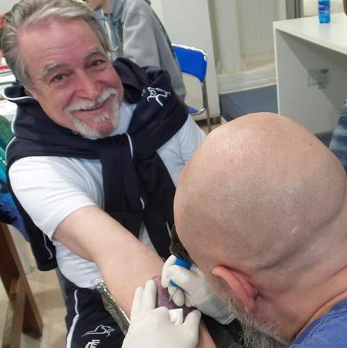 Tatuaggio di gruppo per gli azzurri Magazziniere incluso