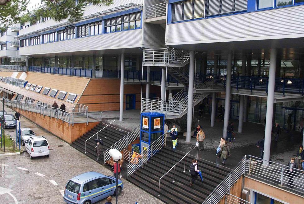 Tumori al seno Stop alle operazioni all’ospedale Versilia