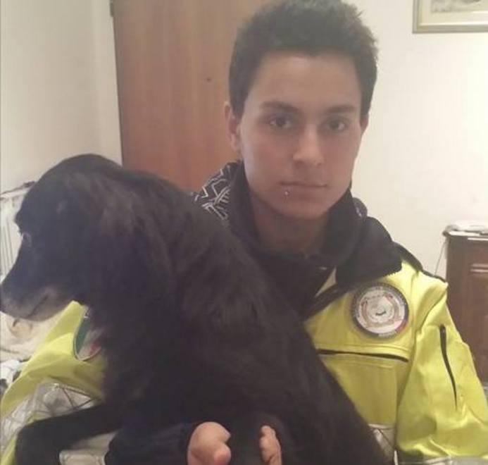 Un cane abbandonato sulla Fi-Pi-Li 