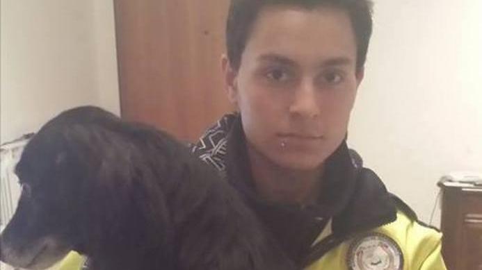 Un cane abbandonato sulla Fi-Pi-Li