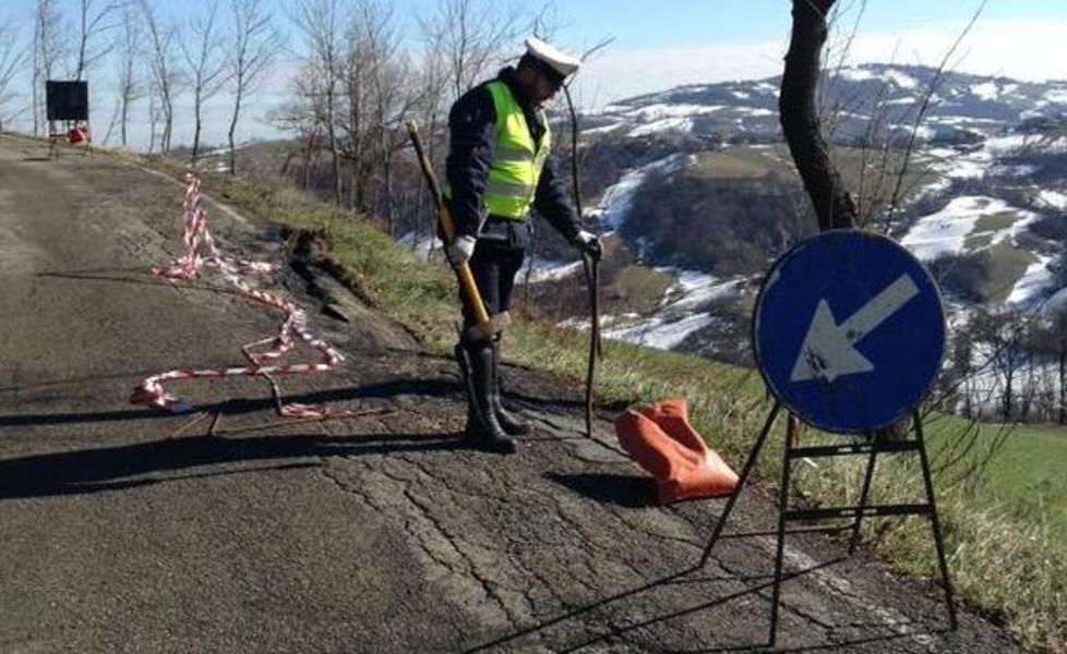 Serramazzoni, una frana in via Valle
