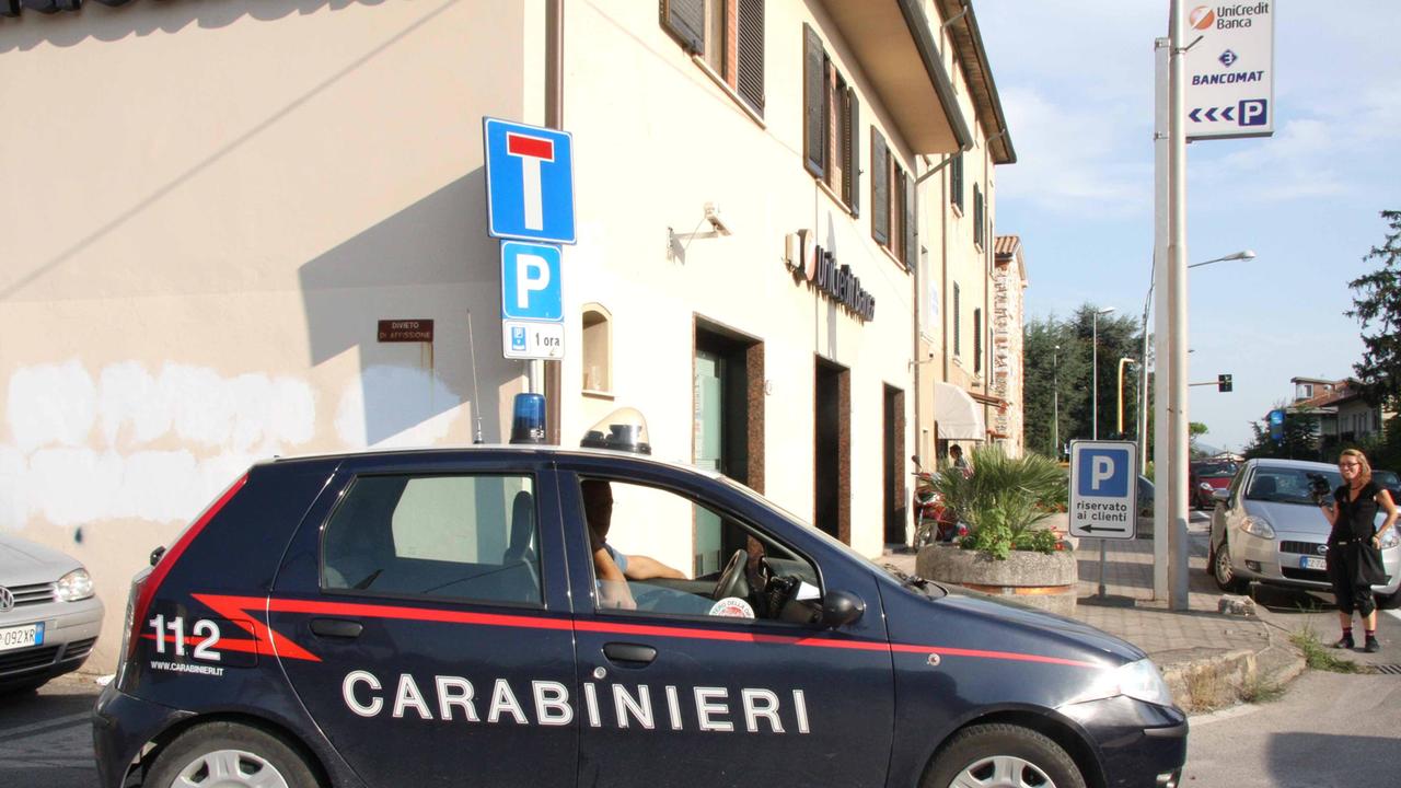 Un'auto dei carabinieri di Querceta