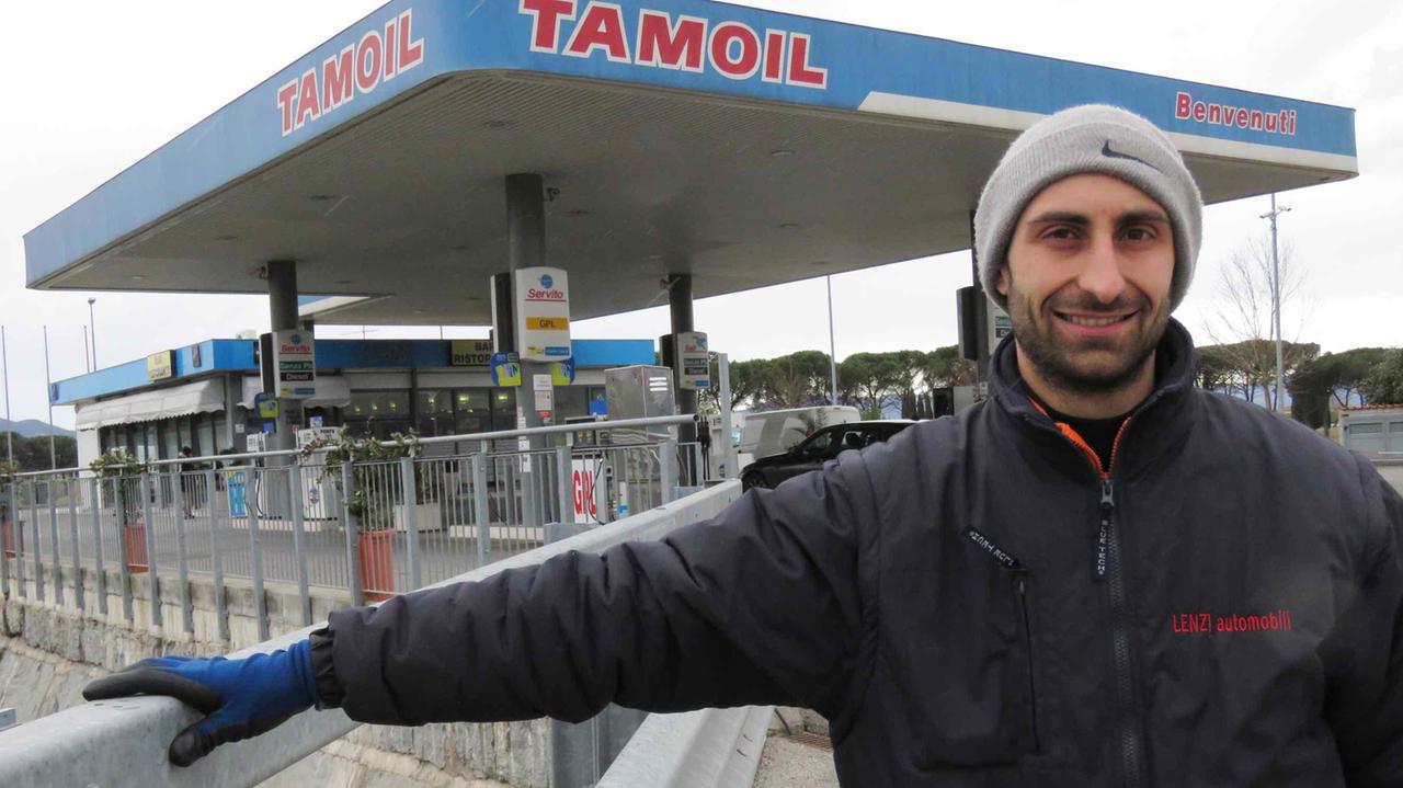 Il titolare del distributore Tamoil Sandro Baldi intervenuto per salvare il ragazzo aggredito (foto Batavia)