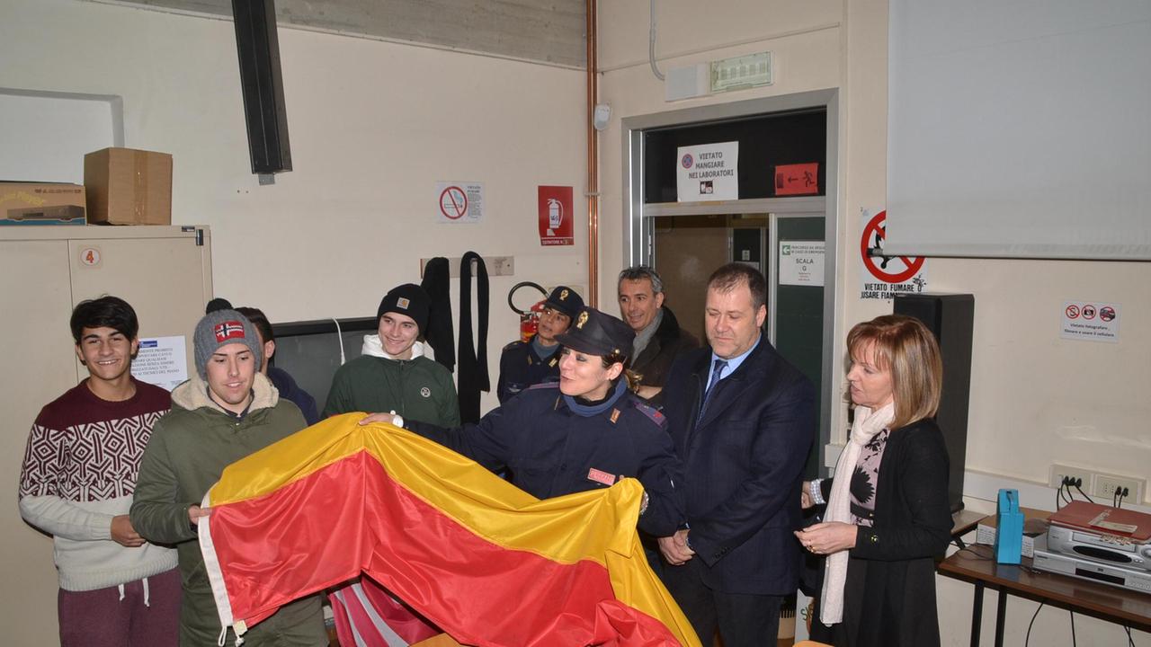 Restituite all'Iti Fermi le bandiere rubate