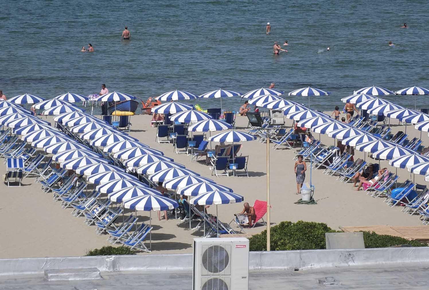 Uno stabilimento balneare a Tirrenia