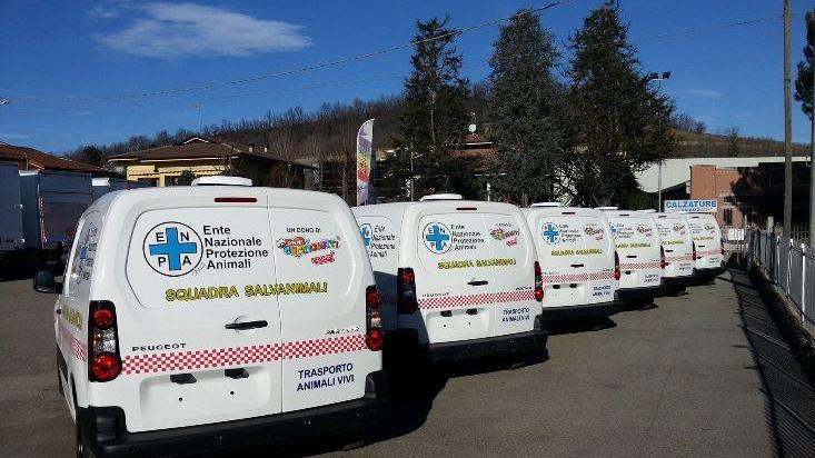 Il parco dei mezzi della "Squadra Salvanimali", uno arriverà anche a Piombino