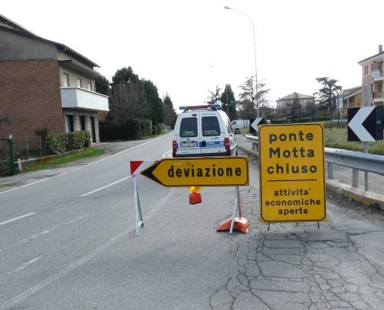 Piena del Secchia, chiuso ponte Motta a Cavezzo 