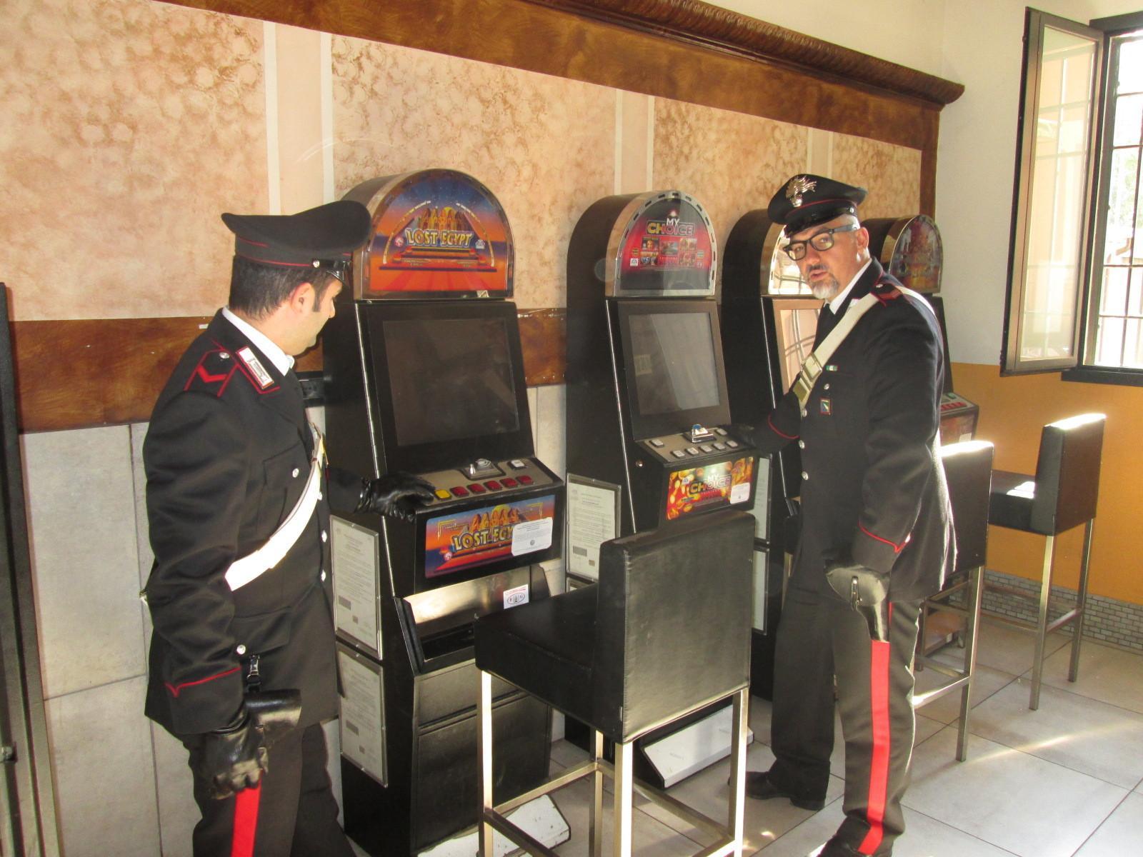 Bar svaligiato nella notte: rubati due videopoker e i cambiamonete