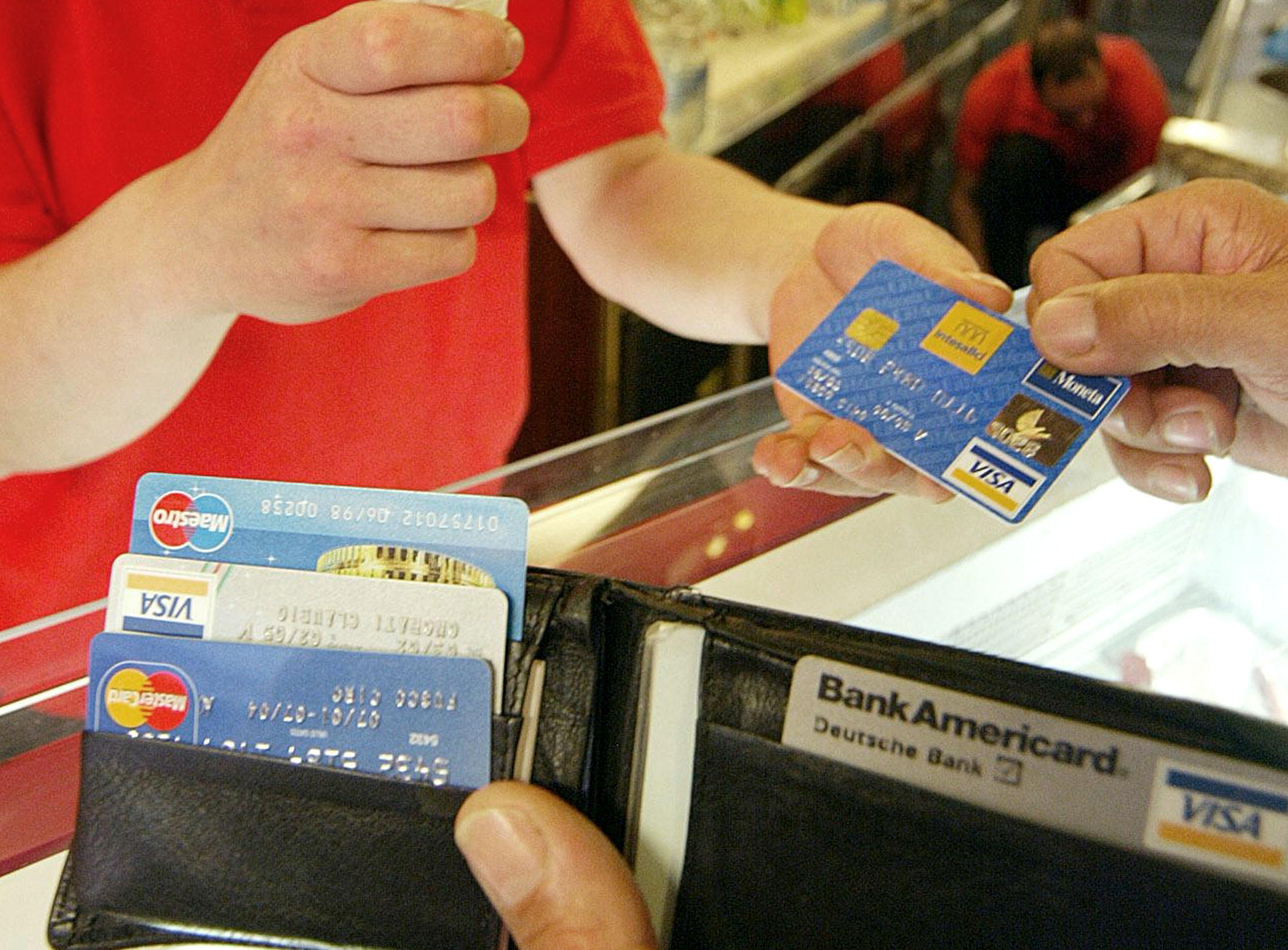 Presa la "maga" dei bancomat... Non suoi