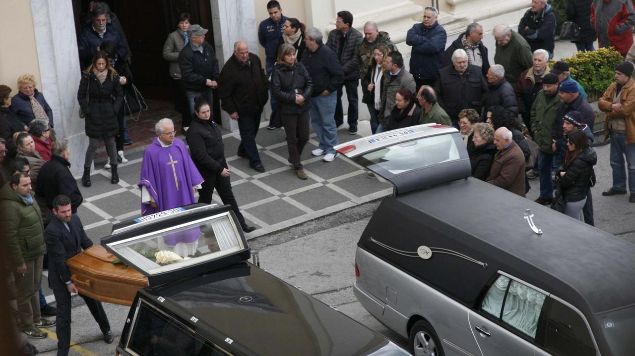 I funerali di Andrea Bresciani e della madre Maria Palmerini