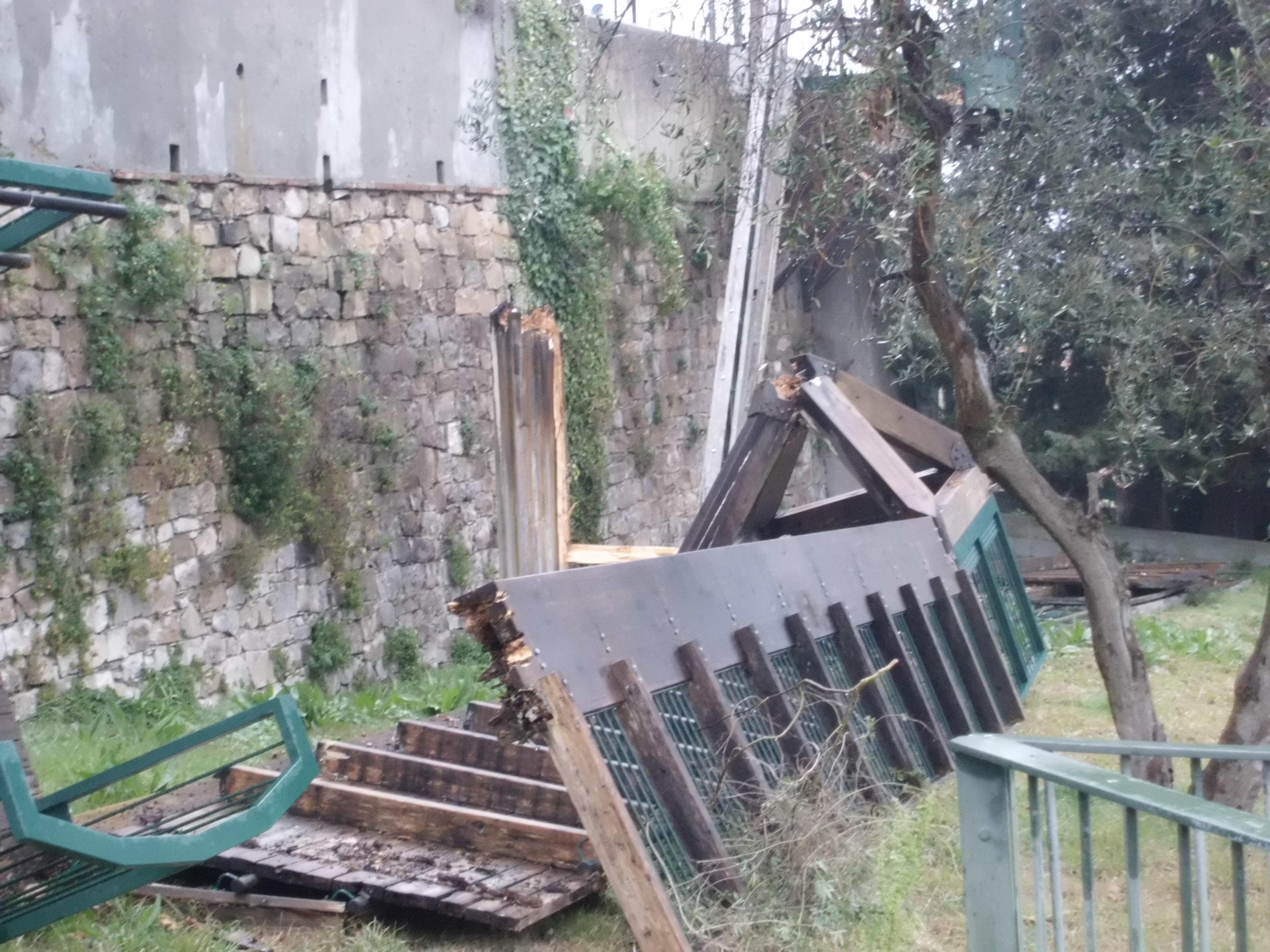 La passerella di via Falcone a Castelnuovo