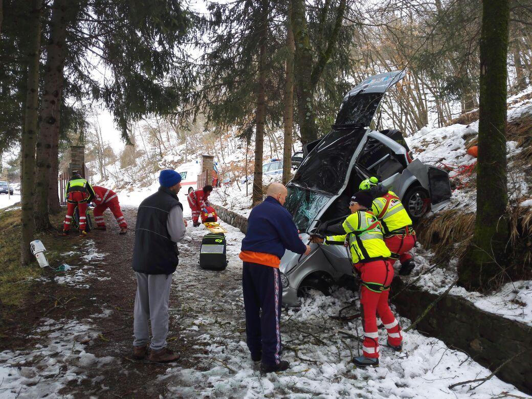 Quadriciclo fuori strada a Fola, feriti due minorenni