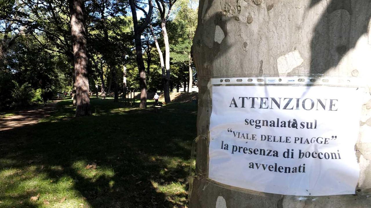 Un cartello dopo gli avvelenamenti