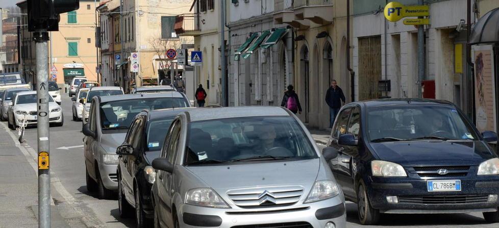 Il tratto di via Vittorio Veneto dove ora è in vigore il doppio senso (fotoservizio Franco Silvi)