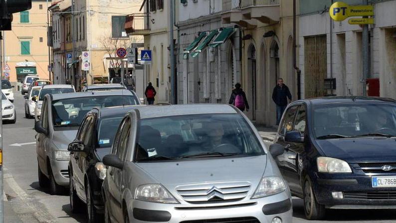 Il tratto di via Vittorio Veneto dove ora è in vigore il doppio senso (fotoservizio Franco Silvi)